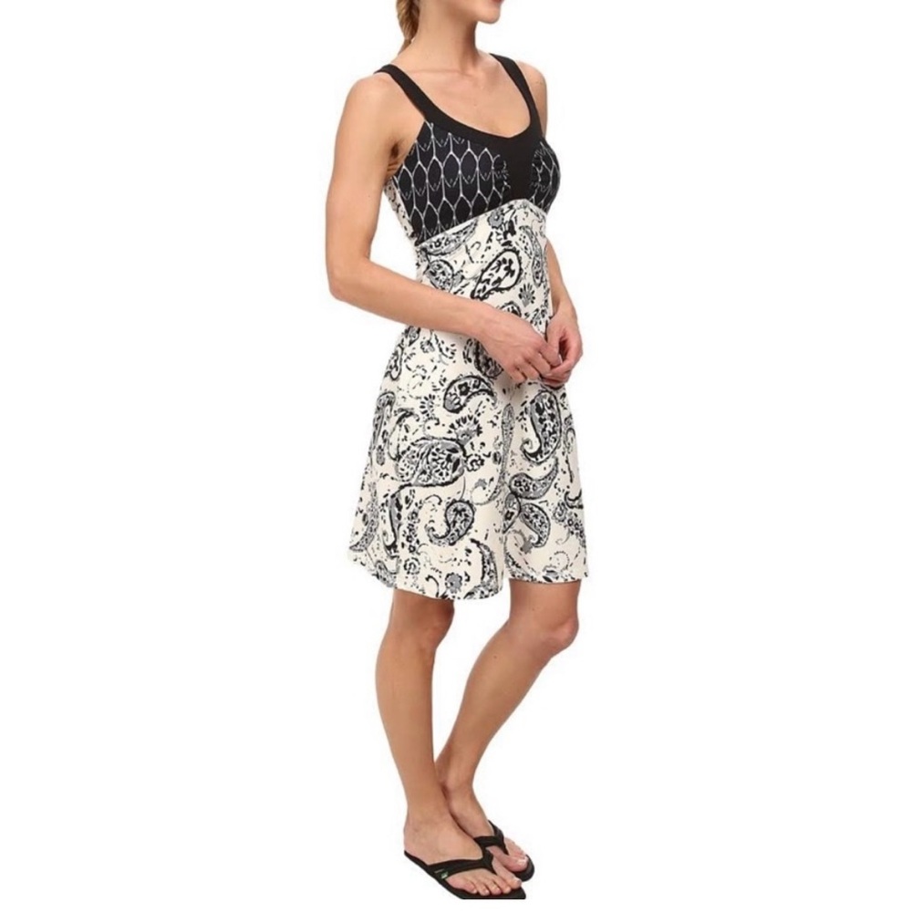 The North Face Black/Cream Paisley athletic Dress Med, stretch, workout out,